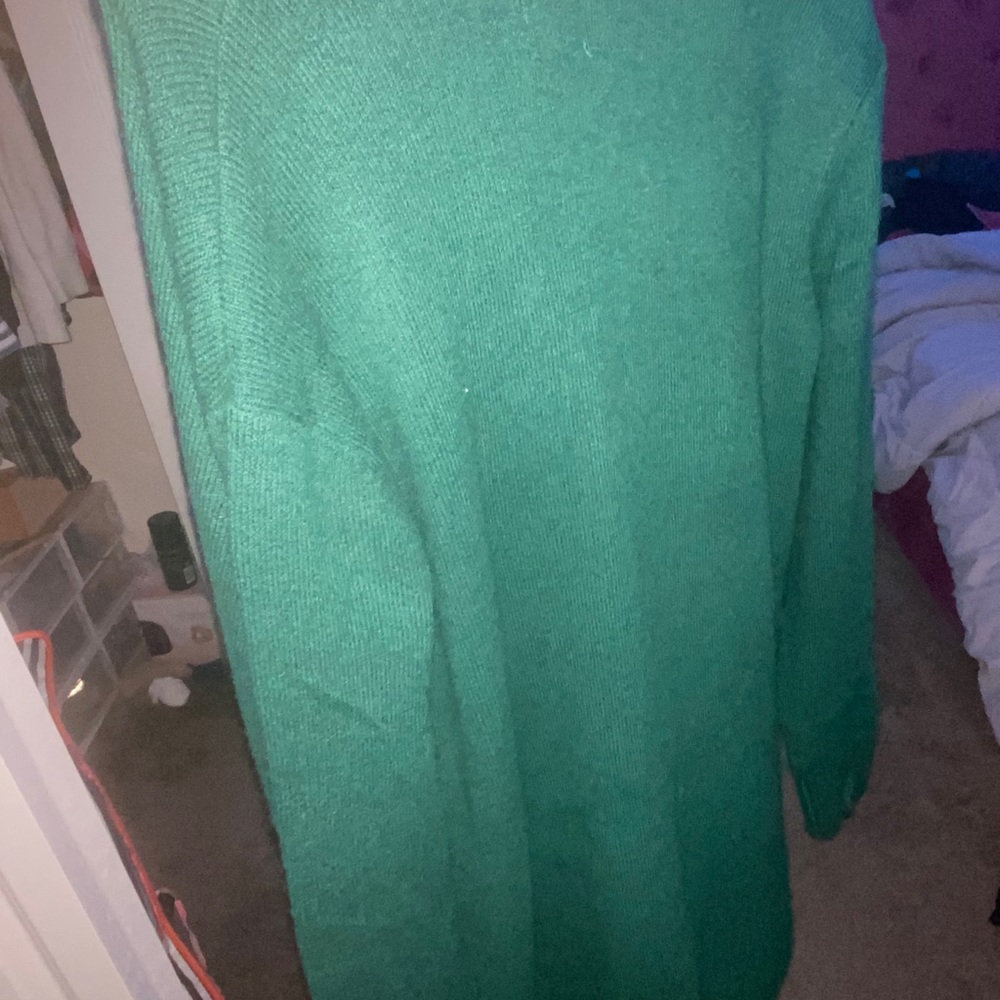 sweater - Picture 3 of 4